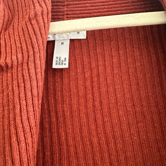 Cardigan bundle. - Picture 6 of 9